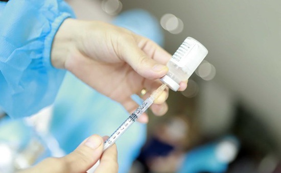 Còn 5 tỉnh có tỷ lệ tiêm mũi 4 vaccine phòng COVID-19 cho người từ 18 tuổi trở lên chỉ đạt dưới 10%