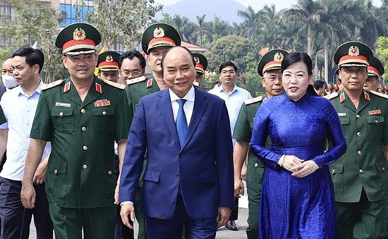 Chủ tịch nước Nguyễn Xuân Phúc thăm và làm việc tại Bộ Tư lệnh Quân khu 1