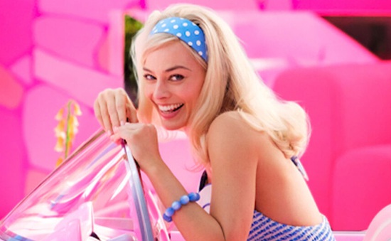 Hé lộ hình ảnh đầu tiên của "búp bê Barbie" Margot Robbie