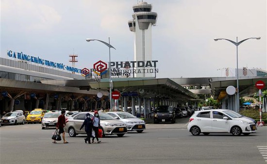 Cắt hợp đồng hãng xe nếu "chặt chém" khách ở sân bay Tân Sơn Nhất
