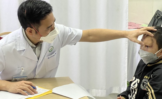 Phẫu thuật khối u hốc mắt phức tạp cho bé trai dân tộc Thái