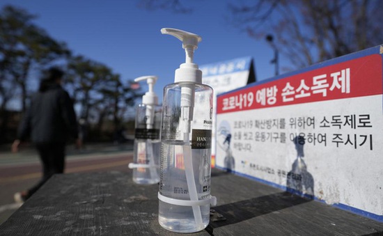 Từ 2/5, Hàn Quốc bãi bỏ quy định đeo khẩu trang ngoài trời