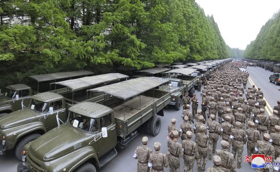 Triều Tiên huy động quân đội, tăng cường truy vết COVID-19