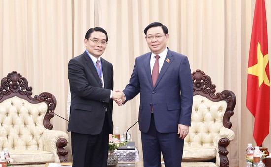 Chủ tịch Quốc hội tiếp Bí thư, Tỉnh trưởng tỉnh Champasak của Lào