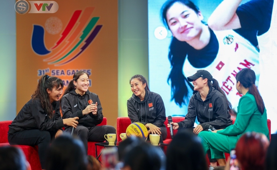 Đội tuyển bóng rổ 3x3 nữ Việt Nam tham dự chương trình Talk Vietnam
