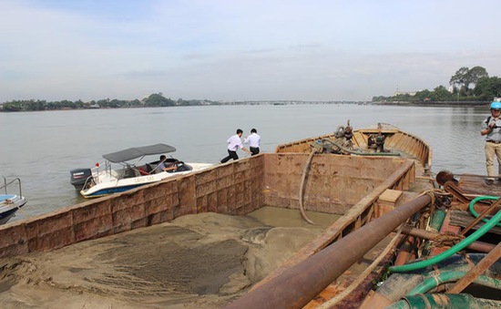 Ngăn chặn tình trạng khai thác, vận chuyển cát trái phép khu vực giáp ranh TP Hồ Chí Minh