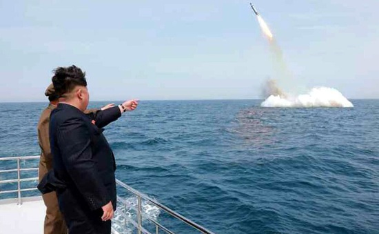 Triều Tiên phóng tên lửa đạn đạo từ tàu ngầm