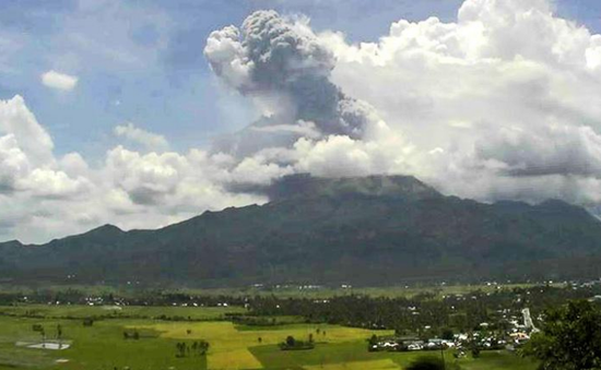 Núi lửa Bulusan tại Philippines tiếp tục phun trào dữ dội