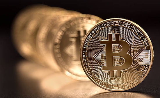 Bitcoin bật tăng vượt 21.000 USD