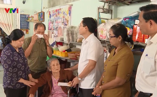 Chăm lo đời sống cho các Mẹ Việt Nam anh hùng và thương binh tại Đắk Lắk