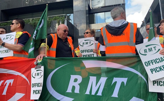 Đình công ngành đường sắt ở Anh: Công đoàn “sẽ không ngần ngại” tiếp tục đình công