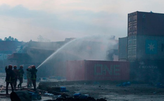 Cháy kho chứa container Bangladesh: Số người tử vong tăng lên 49