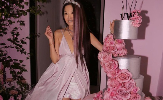 Vera Wang mừng sinh nhật lần thứ 73 với màu hồng từ đầu tới chân