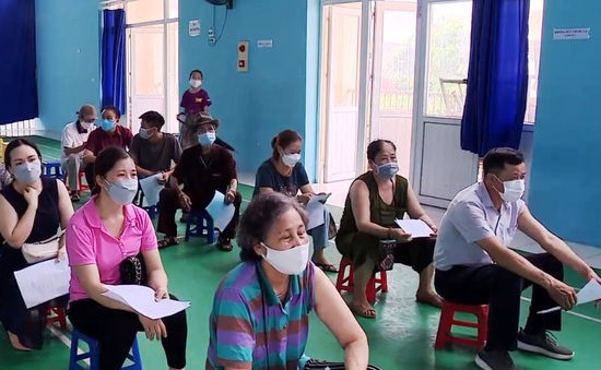 Nhiều người dân Hà Nội thay đổi quan niệm về tiêm vaccine COVID-19 mũi 4