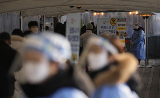 Lo ngại làn sóng lây nhiễm COVID-19 mới, Hàn Quốc mở rộng đối tượng tiêm mũi 4