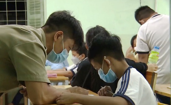 Lớp học xóa mù chữ giữa lòng TP Hồ Chí Minh