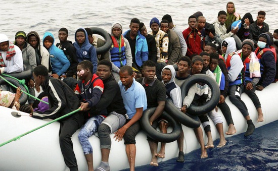 5 người tử vong, gần 700 người di cư được giải cứu ngoài khơi bờ biển Italy