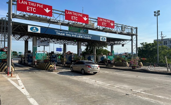 Cao tốc Cầu Giẽ-Ninh Bình: Nhiều xe chưa dán thẻ ETC vẫn vào làn thu phí tự động