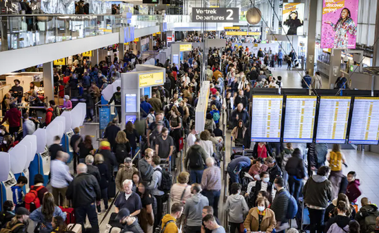Các sân bay châu Âu rối loạn đầu mùa du lịch