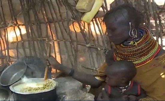 Cận kề nạn đói, người dân Kenya cầm cự qua ngày nhờ quả dại
