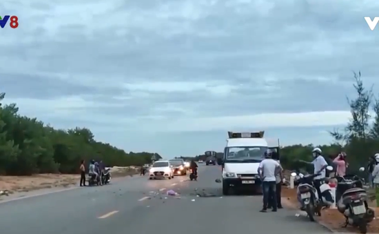 Quảng Nam: Xe máy đối đầu, 3 người thương vong
