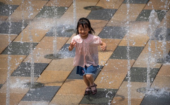 Trung Quốc tiếp tục ra cảnh báo đỏ về tình trạng nắng nóng