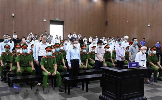 Xét xử cựu lãnh đạo tỉnh Bình Dương: Bị cáo Trần Văn Nam yêu cầu cấp dưới "dũng cảm nhận lỗi"