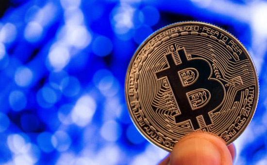 Bitcoin giảm về dưới mốc 23.000 USD