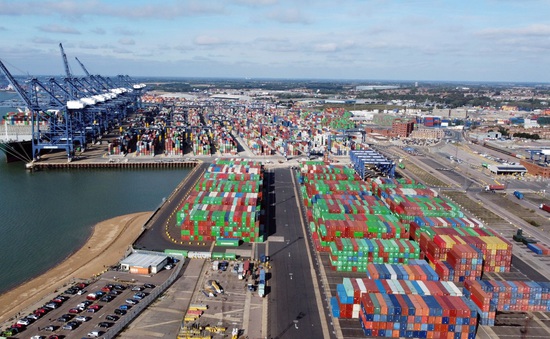 Gần 2.000 công nhân cảng lớn nhất của Anh đình công trong 8 ngày