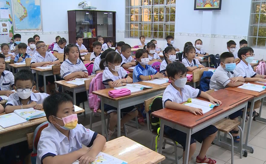 Quá tải trường lớp ở TP Hồ Chí Minh: Học sinh chỉ được học 1 buổi/ngày, thiếu giáo viên trầm trọng
