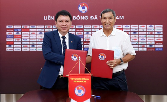 VFF gia hạn hợp đồng với HLV Mai Đức Chung