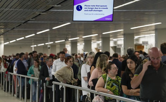 Hà Lan: Sân bay Schiphol yêu cầu các hãng hàng không hủy chuyến do thiếu nhân viên