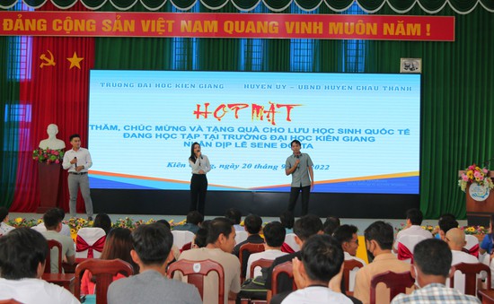 Sinh viên quốc tế vui đón Lễ Sene Dolta tại Đại học Kiên Giang