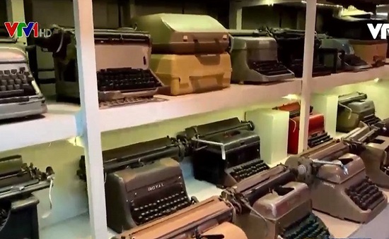 Bộ sưu tập hàng trăm máy đánh chữ