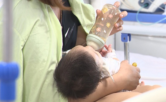 Nghệ An: Trẻ nhỏ nhập viện gia tăng vì giá rét