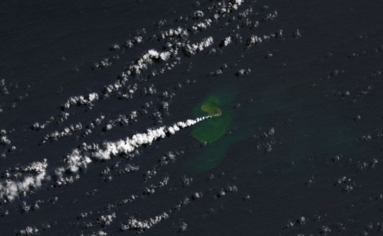 Đảo “nhí” xuất hiện ở Thái Bình Dương sau khi núi lửa dưới biển phun trào