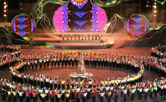 Hơn 3.000 người tập luyện ngày đêm cho Lễ vinh danh di sản thế giới Xòe Thái