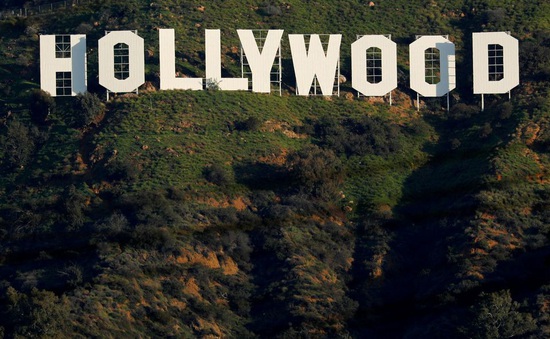 Bảng hiệu biểu tượng của Hollywood được sơn lại trước kỷ niệm 100 năm
