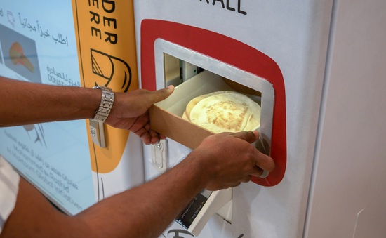 Máy phát bánh mì miễn phí ở Dubai, UAE