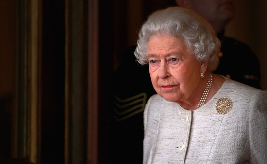 Giấy chứng tử cho thấy Nữ hoàng Elizabeth II qua đời vì tuổi già