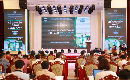 Dự án "Phát triển báo chí Việt Nam" tổ chức tập huấn "Kể chuyện bằng hình ảnh trên các loại hình truyền thông"