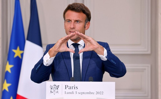 Tổng thống Pháp Macron kêu gọi người dân tiết kiệm năng lượng, giảm 10% mức sử dụng