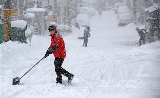 Hơn 100 vụ tai nạn giao thông do tuyết rơi dày tại Hàn Quốc