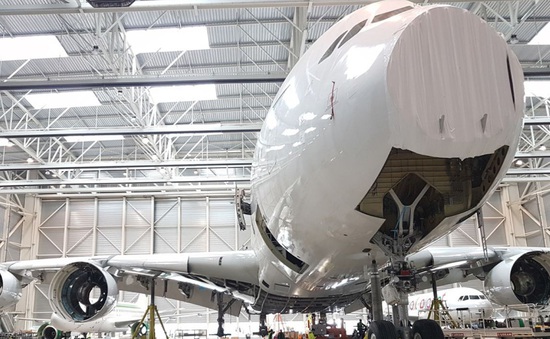Chiếc máy bay thương mại lớn nhất thế giới đã được "tái chế" như thế nào?
