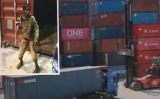 Cậu bé Bangladesh đến Malaysia vì mắc kẹt trong container