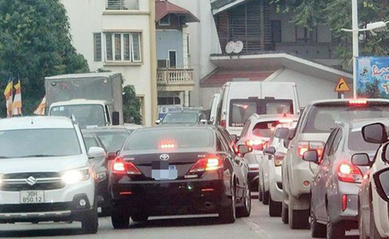 Văn phòng Thành ủy Hà Nội thông tin việc xử lý lái xe biển xanh vi phạm luật giao thông