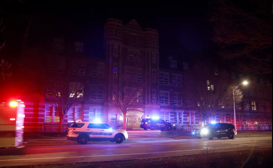 Nổ súng tại hai trường học ở bang Michigan, 3 người thiệt mạng, 5 người bị thương
