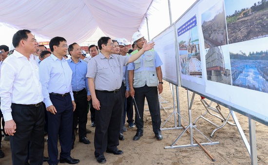 Thủ tướng chấn chỉnh khâu GPMB, đôn đốc dự án cầu Rạch Miễu 2 và khảo sát tuyến đường ven biển Bến Tre