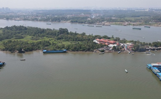 Lật thuyền trên sông Đồng Nai, 12 người rơi xuống sông, 1 thai phụ tử vong