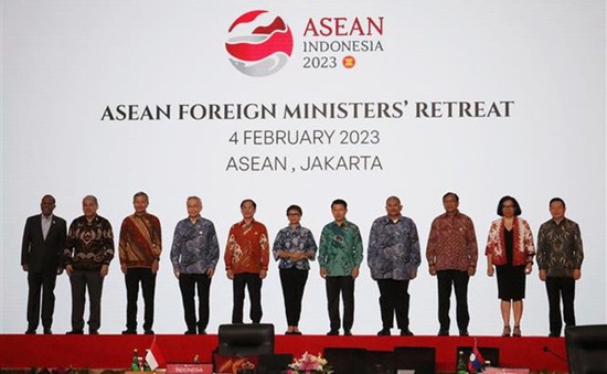 Hội nghị hẹp Bộ trưởng Ngoại giao ASEAN: Củng cố Cộng đồng, vượt qua khó khăn, phát huy vị thế